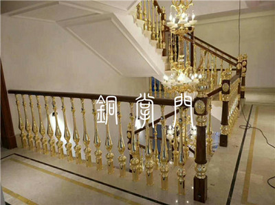 銅欄杆，第一眼便已經喜歡上了！